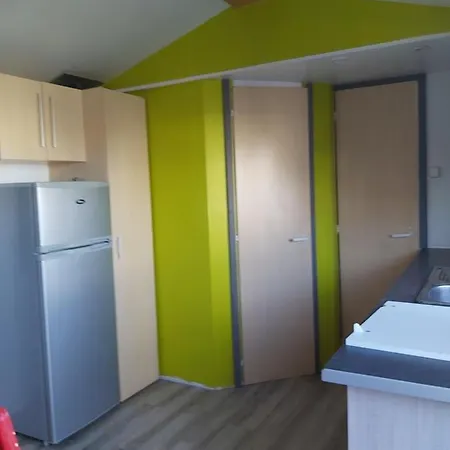 Joli Mobil-home Camping A * Fréjus